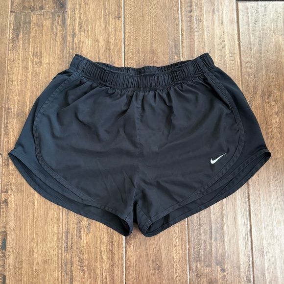 Nike Women's Black Tempo Running Shorts - Picture 5 of 7